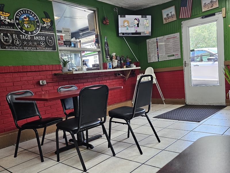 El Taco Amigo interior